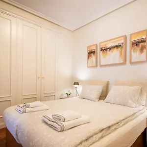 Apartamento En El Corazon De La Ciudad Con Parking, San Sebastián