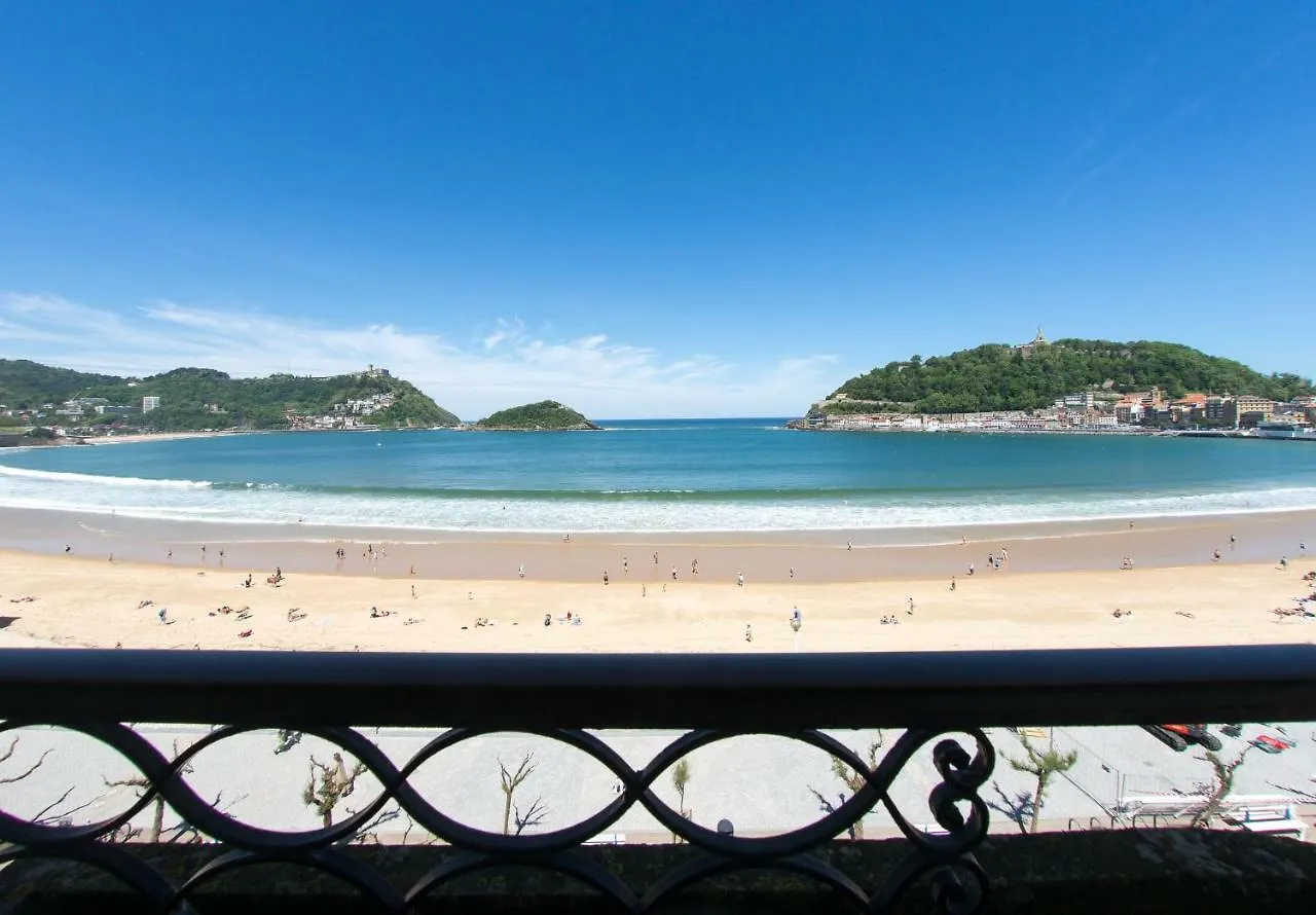 Beach Accommodation Apartment contacts